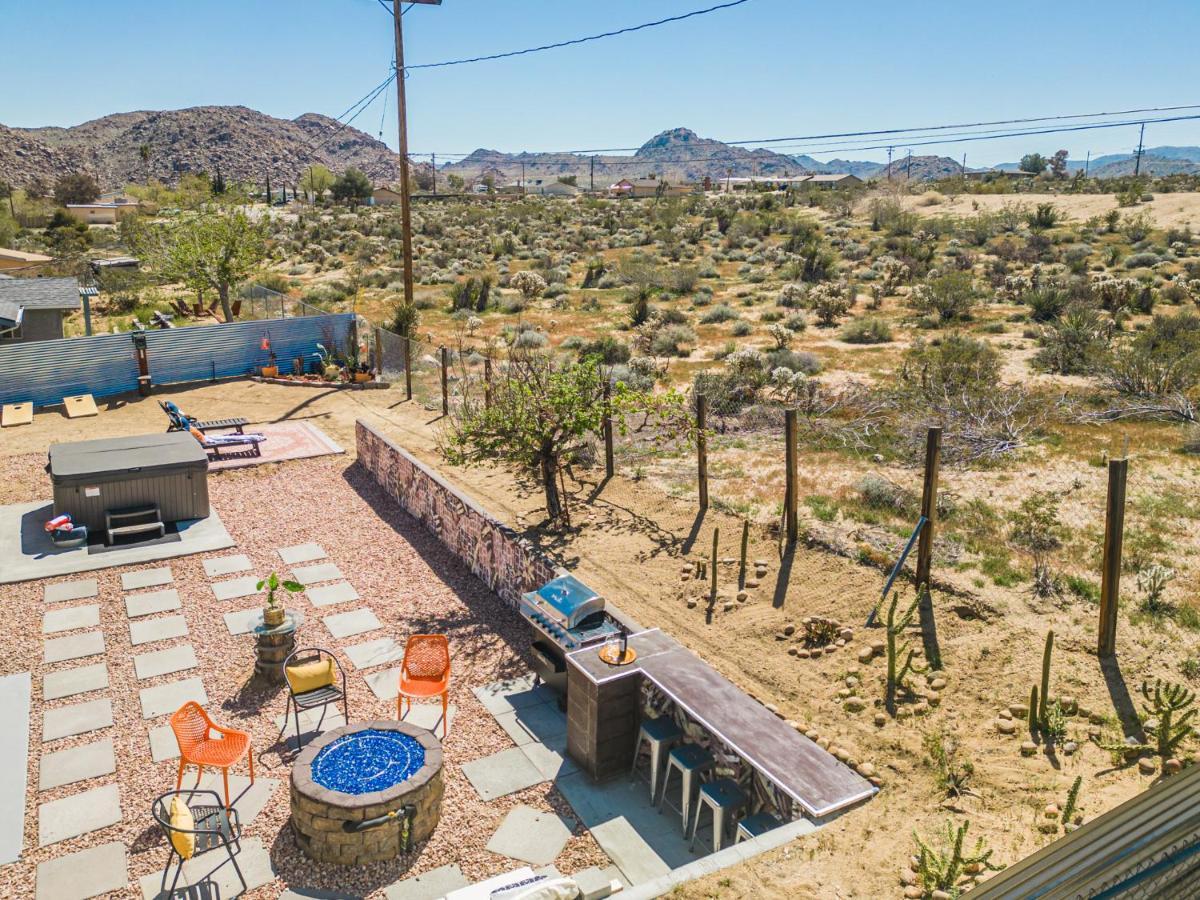 Hot Tub, Games, King Bed, Fire Pit, Bbq Grill, Minutes From National Park And Views Joshua Tree Exterior foto