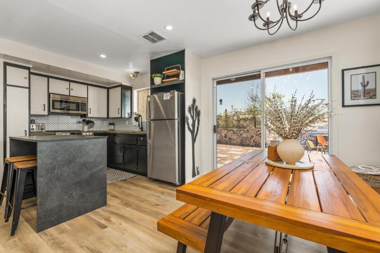 Hot Tub, Games, King Bed, Fire Pit, Bbq Grill, Minutes From National Park And Views Joshua Tree Exterior foto