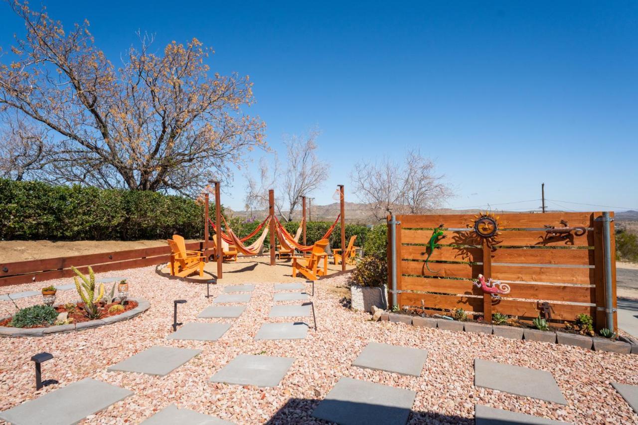 Hot Tub, Games, King Bed, Fire Pit, Bbq Grill, Minutes From National Park And Views Joshua Tree Exterior foto