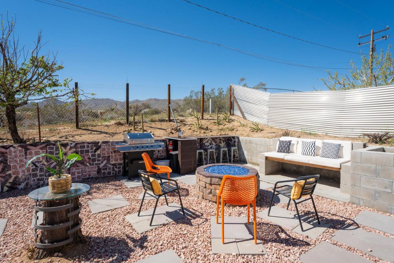 Hot Tub, Games, King Bed, Fire Pit, Bbq Grill, Minutes From National Park And Views Joshua Tree Exterior foto