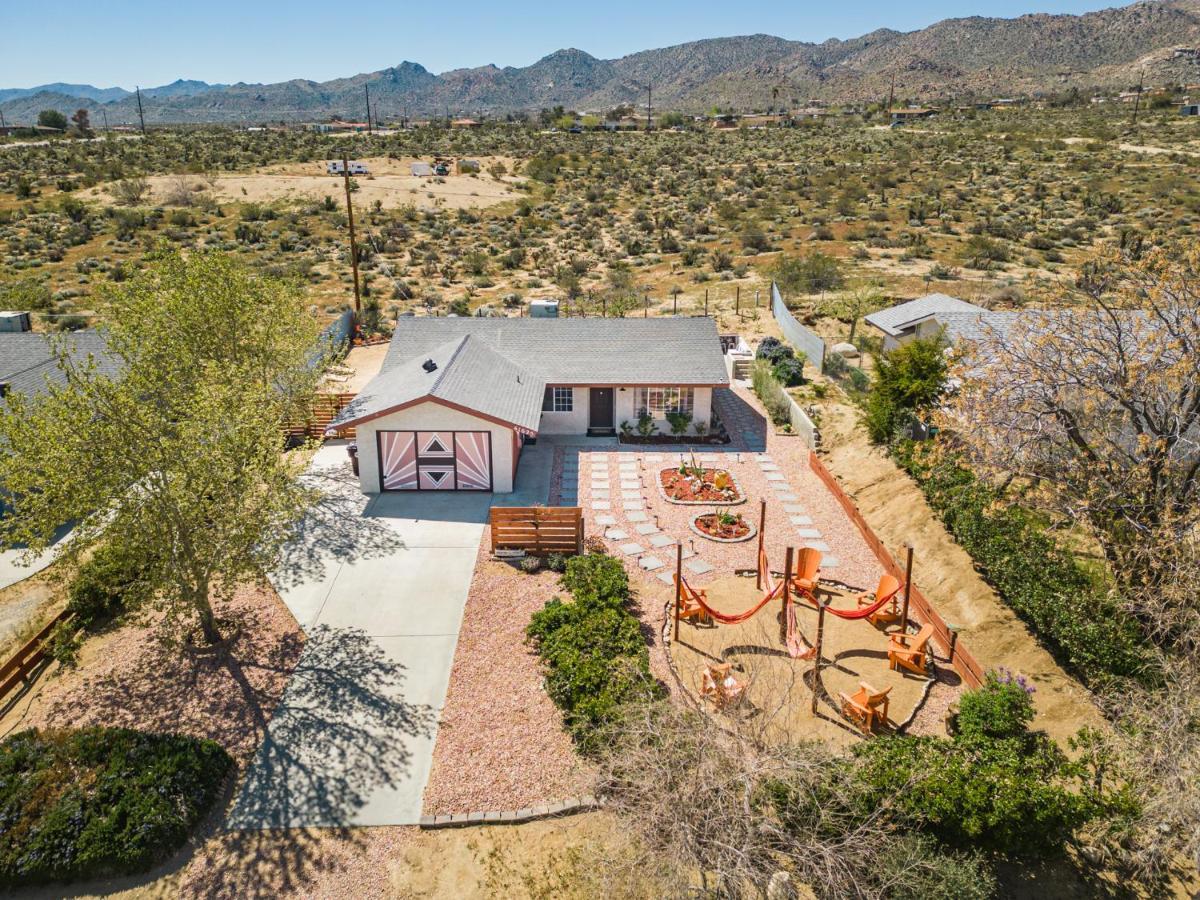 Hot Tub, Games, King Bed, Fire Pit, Bbq Grill, Minutes From National Park And Views Joshua Tree Exterior foto